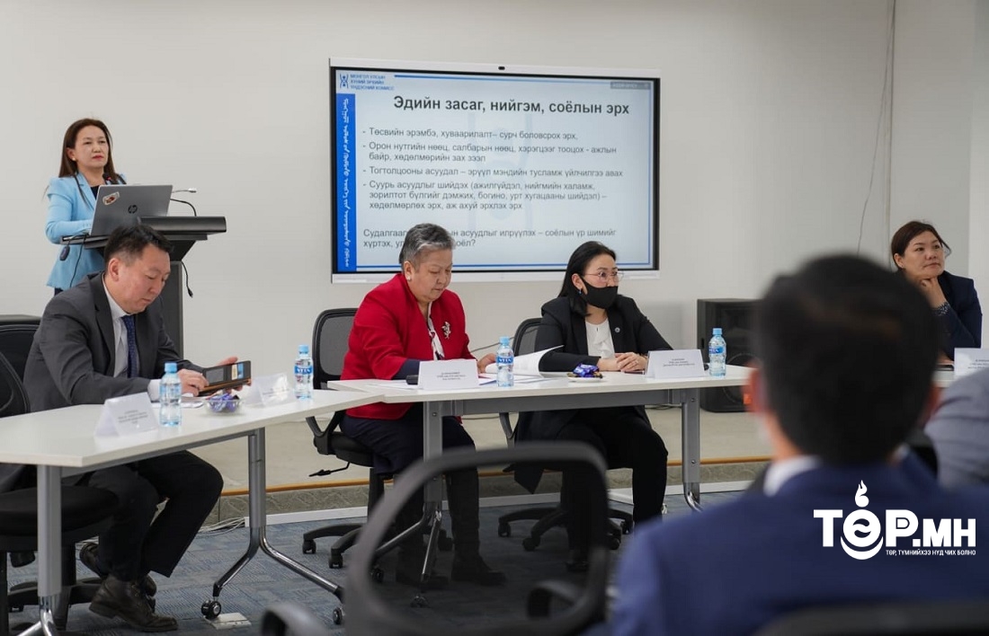 “Хүний эрхийн тулгамдсан зарим асуудал, шийдвэрлэх арга зам” сэдэвт эрдэм шинжилгээний хурал боллоо