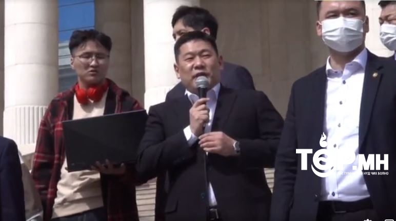 Ерөнхий сайд жагсагч залуустай уулзаж УУЧЛАЛТ гуйлаа