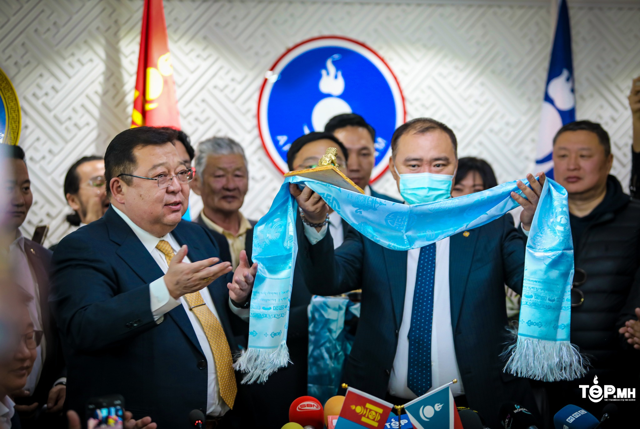 "АН-ын дотоод асуудал жигдэрсэн учраас орон даяар "Нээлттэй микрофон" ажиллуулна"