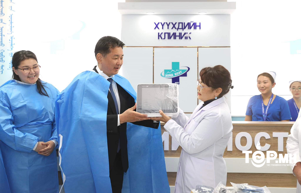 Монгол Улсын Ерөнхийлөгч Ховд аймгийн Баруун бүсийн оношилгоо, эмчилгээний төвд ажиллалаа