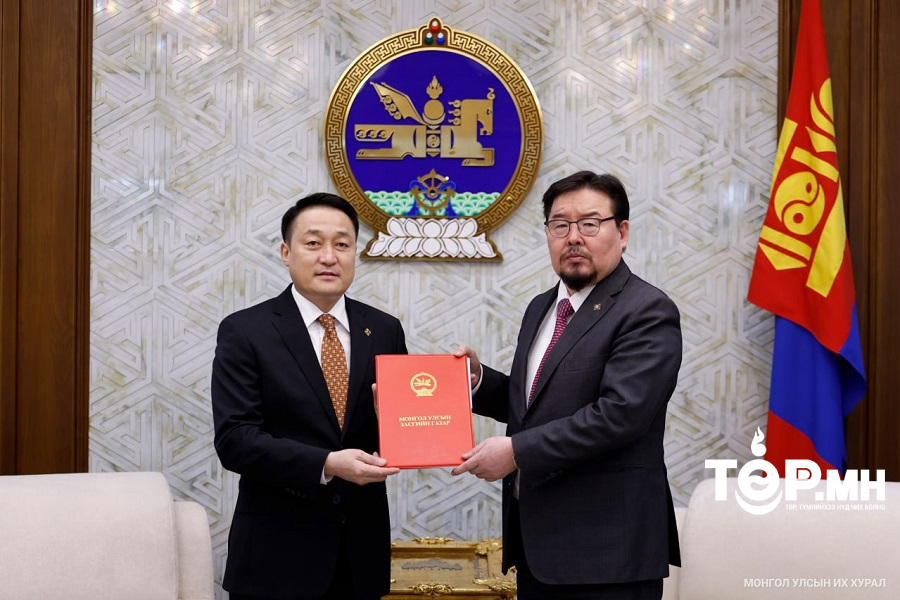 Мал аж ахуйн салбарыг шинэчлэх, чинээлэг малчдыг бий болгох зорилготой хуулийн төслийг ЗГХЭГ-ын дарга Д.Амарбаясгалан УИХ-д өргөн барилаа