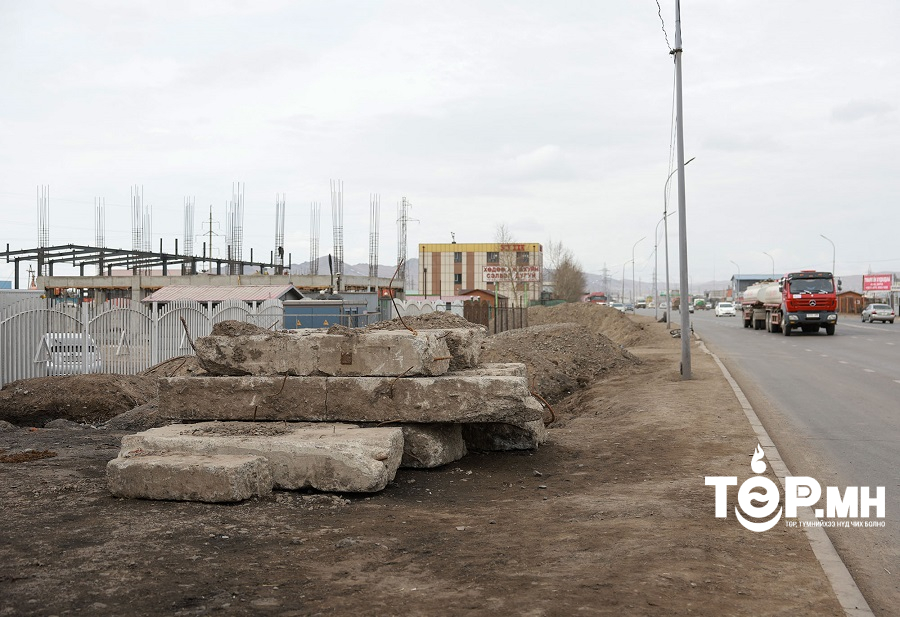 Хотын гол магистрал зам дагуух нийтийн эзэмшлийн зам талбайг чөлөөлөх ажил эхэллээ