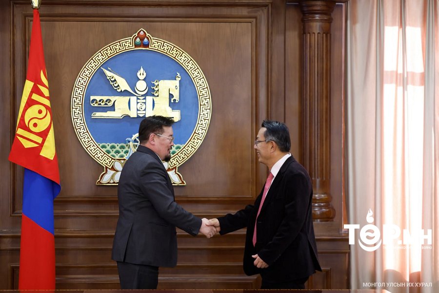 Улсын Их Хурлын дарга Г.Занданшатар Стэнфордын Их сургуулийн профессор, доктор Жи Вук Шин тэргүүтэй төлөөлөгчдийг хүлээн авч уулзав