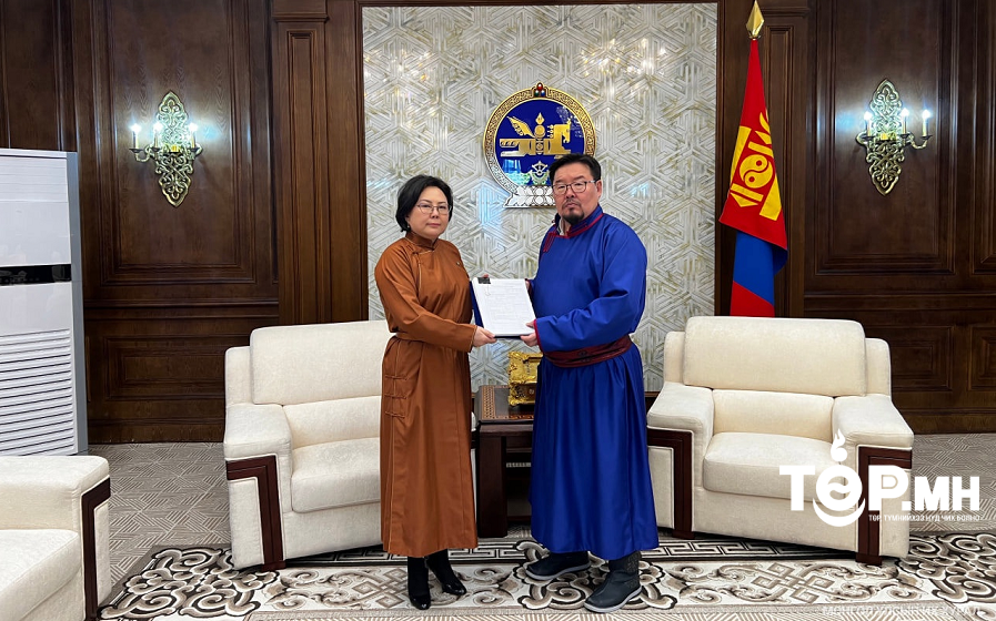 Монгол Улсын Хүний эрхийн Үндэсний Комиссын тухай хуульд нэмэлт, өөрчлөлт оруулах тухай хуулийн төсөл өргөн мэдүүлэв