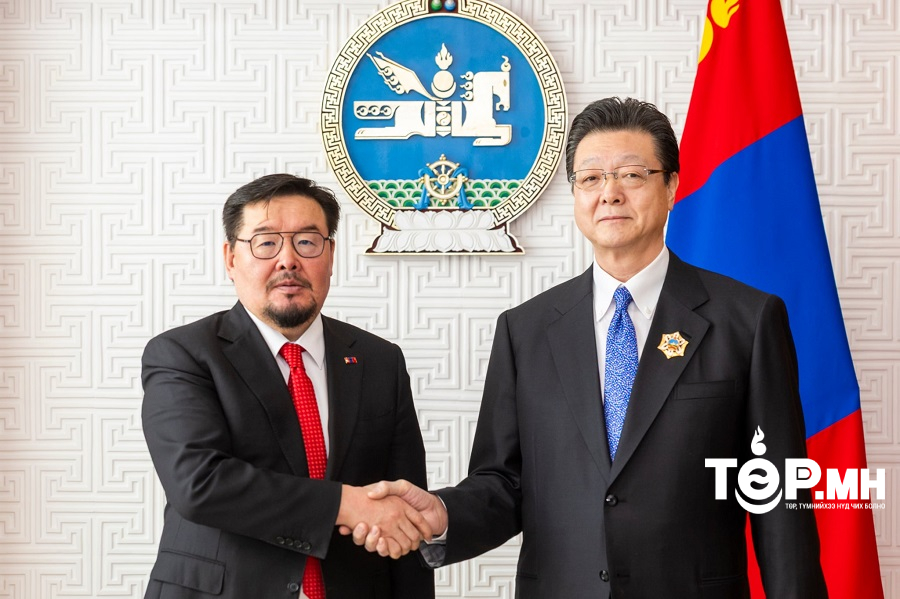 Япон Улсын иргэн Асахифүжи Сүгиномори Сэйяаг Алтан гадас одонгоор шагналаа