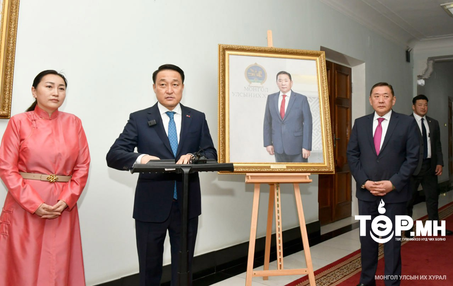 УИХ-ын дарга асан М.Энхболдын хөрөг зургийг Төрийн ордонд байрлууллаа