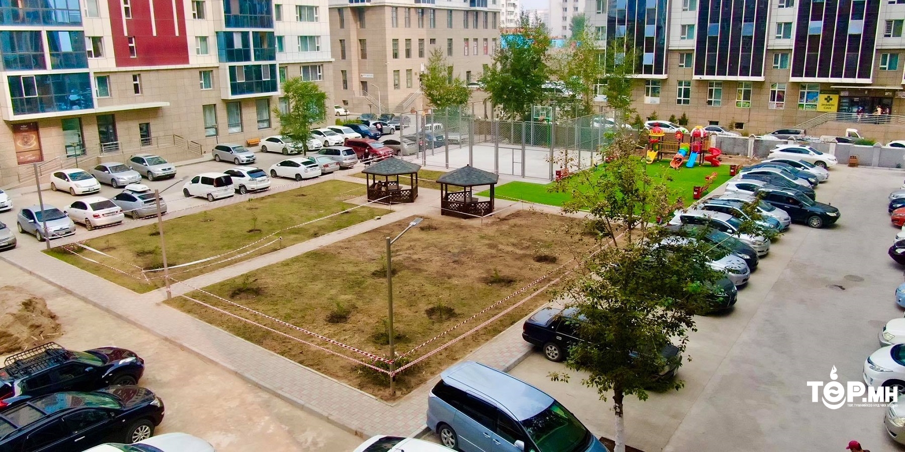 Барилга барих гэж байсан газарт ногоон байгууламж, автомашины зогсоол байгууллаа