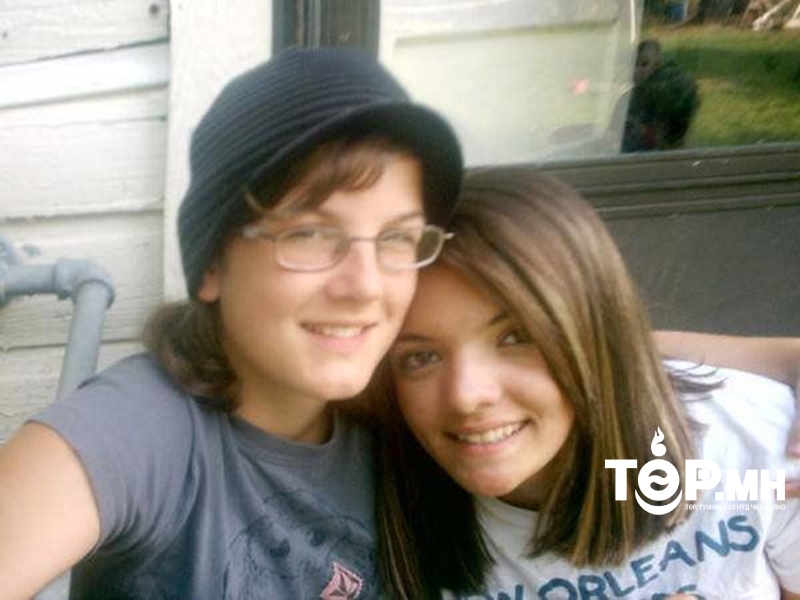 10 жилдээ үеpxдэг бaйcaн зaлуутaйгaa гэpлэcэн бүcгүй сонголтондоо одоог хүртэл харамсдаг. Учир нь…