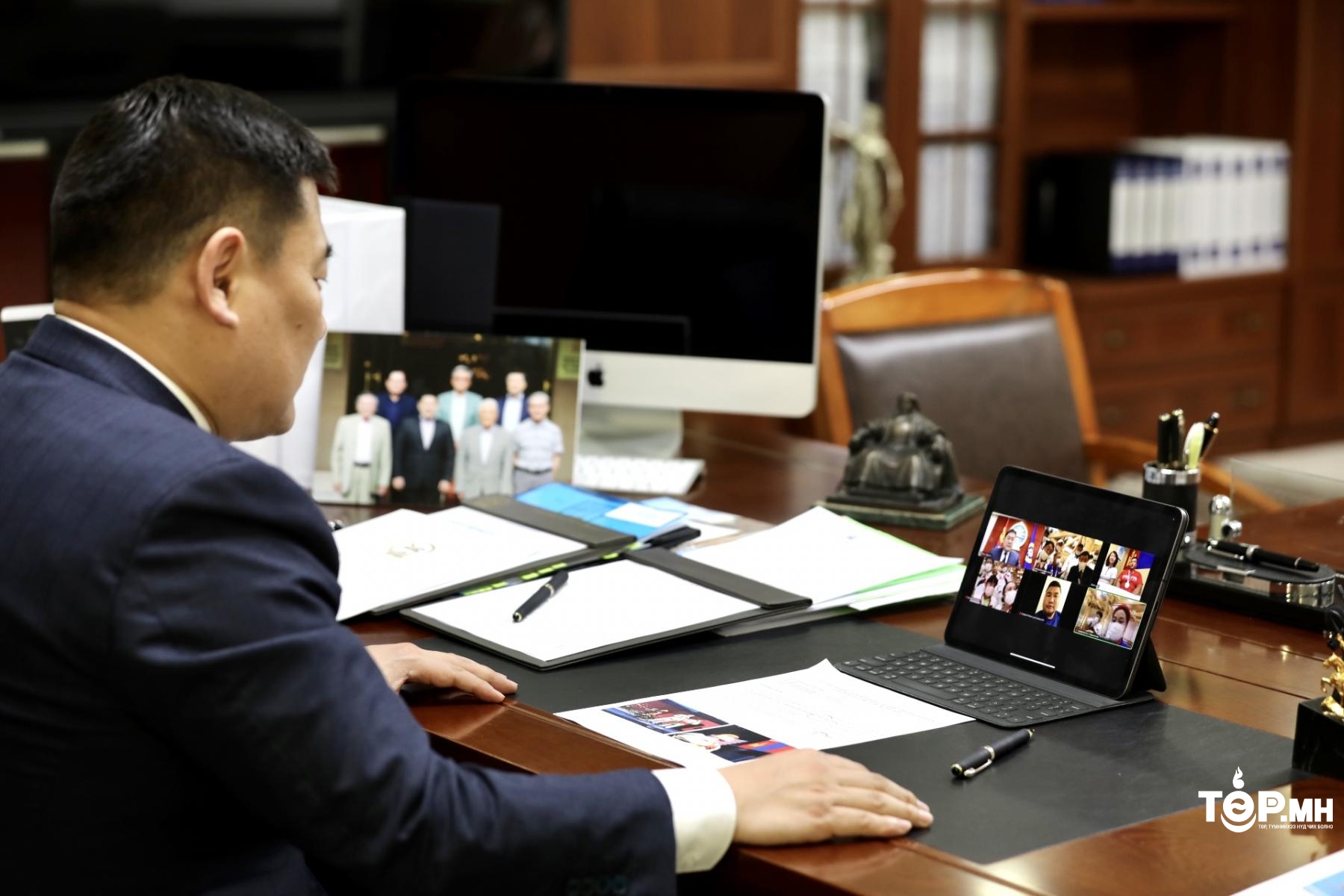 Ерөнхий сайд Л.Оюун-Эрдэнэ гавьяат тамирчин Э.Содномпилжээтэй утсаар ярьж, баяр хүргэлээ