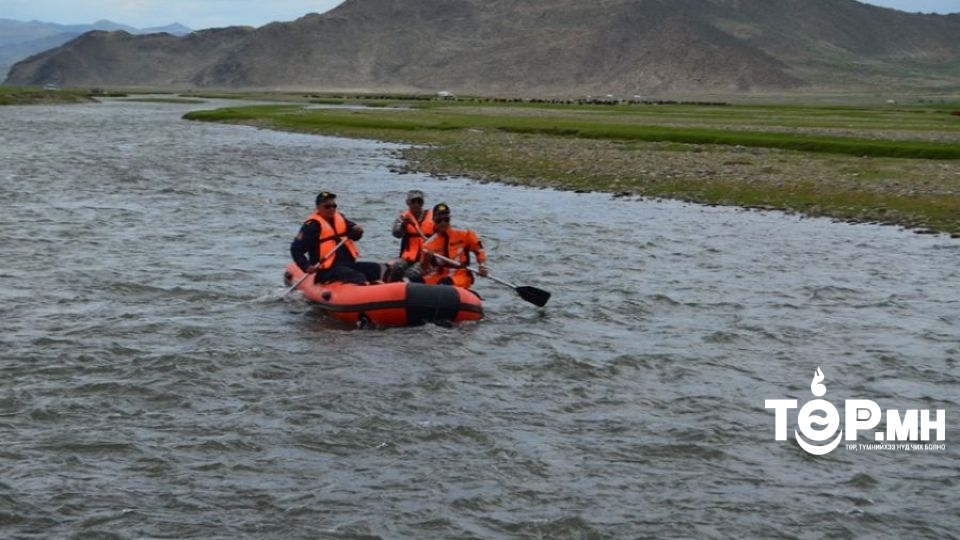 Ховд, Хөвсгөл аймагт голын усанд 35 хүн, 7000 мал боогджээ