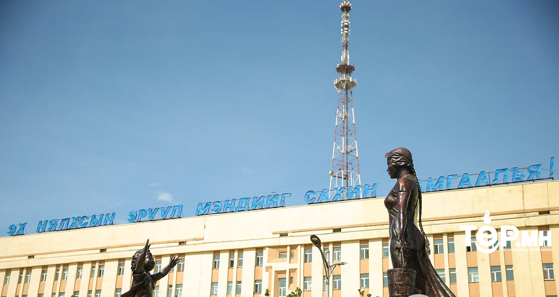 ЭХЭМҮТ эмч ажилчдын цалингаа нэмж, 33 ажилтанд байрны урьдчилгаа өгчээ