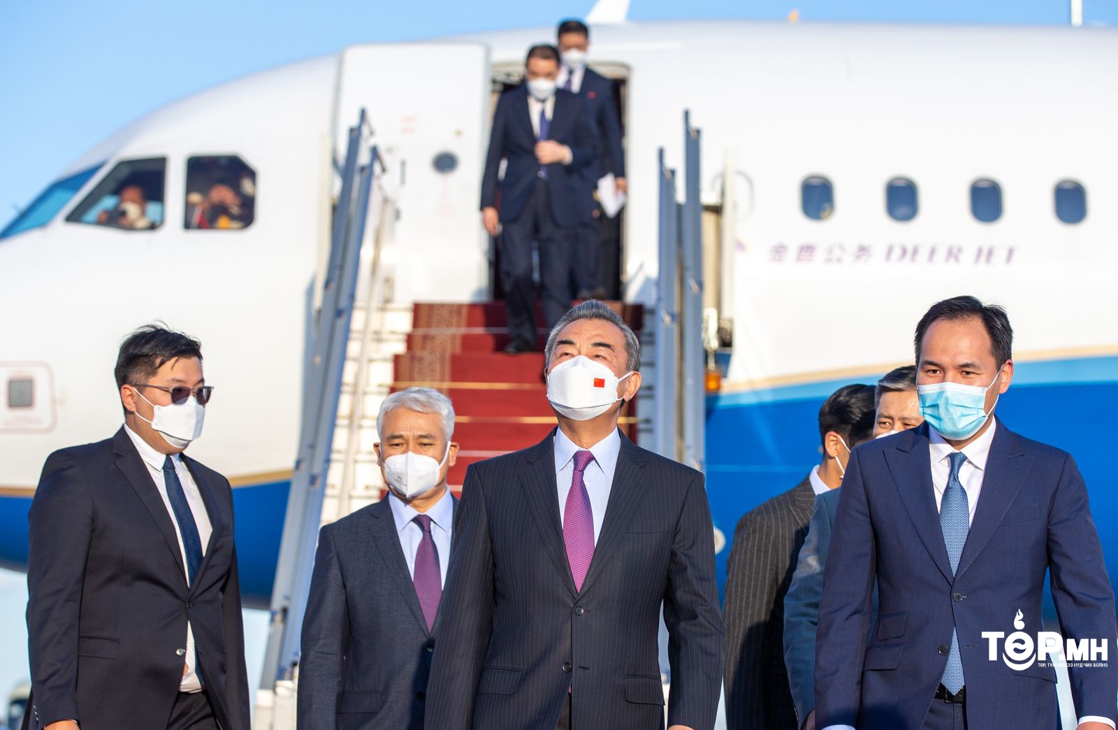 БНХАУ-ын Гадаад хэргийн сайд Ван И Монгол Улсад албан ёсны айлчлал хийхээр хүрэлцэн ирлээ