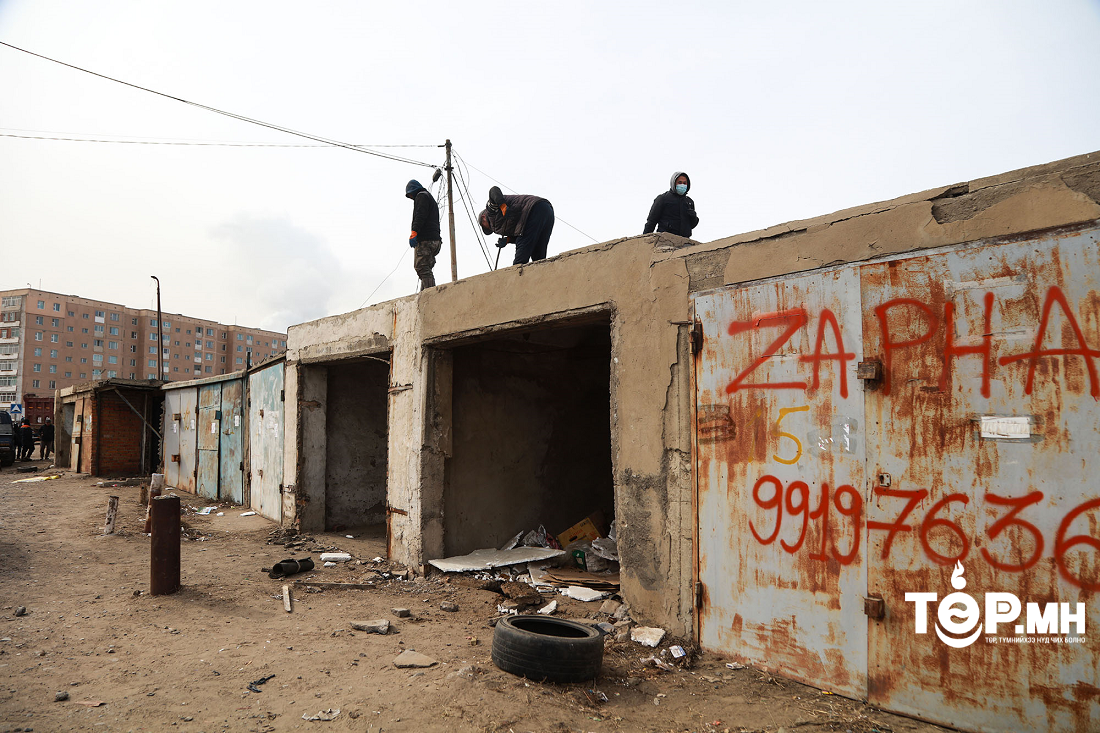 Зөвшөөрөлгүй барьсан 3621 гараашийг буулгаад байна