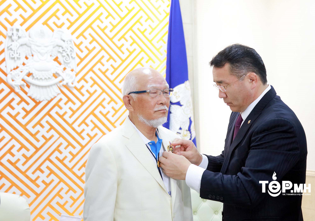 Токушима дахь Монгол Улсын Өргөмжит консулыг Хангарди одонгоор шагналаа