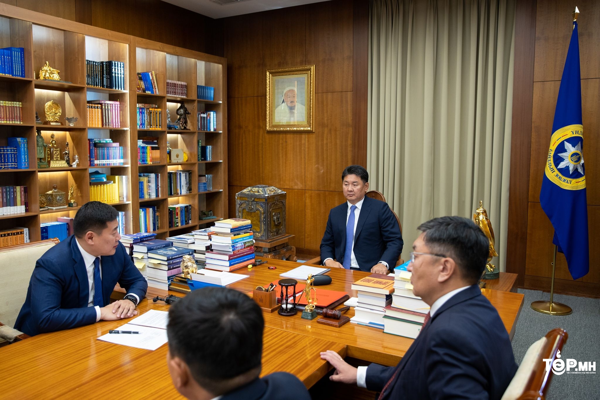 Л.Оюун-Эрдэнэ сайдад нэр дэвшигч нарыг Ерөнхийлөгчид танилцууллаа