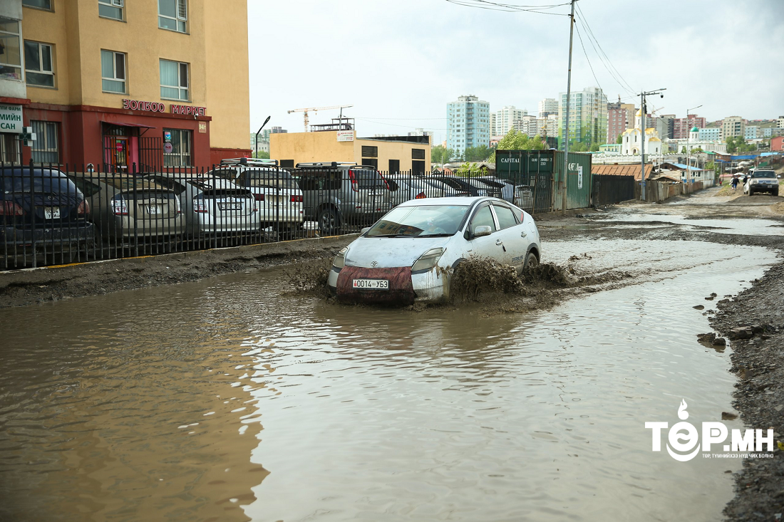 Үер буусан орчныг ариутган халдваргүйжүүлж байна