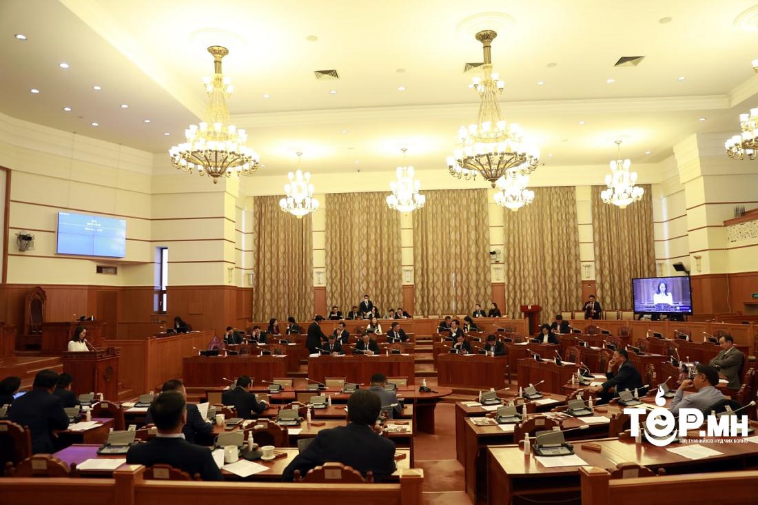 Давхар дээлийг хязгаарлаж байсан Үндсэн хуулийн заалтыг хүчингүй болголоо