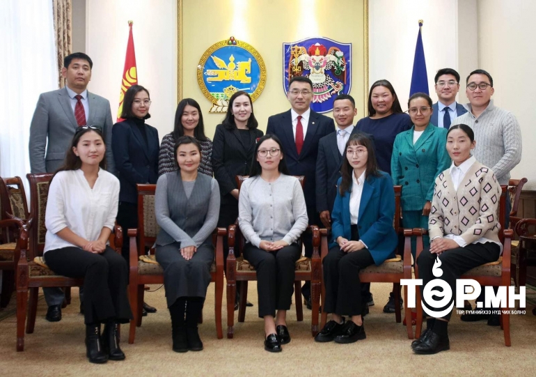 “Илгээлтийн багш” хөтөлбөрт хамрагдсан 16 залуу багш орон нутагт ажиллах томилолтоо авлаа