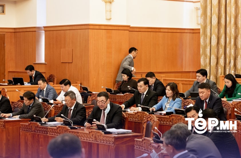 Гуравхан сая Монголчуудыг яагаад сайхан амьдруулж болохгүй байна вэ?