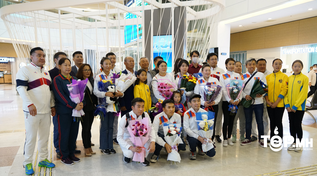 Дэлхийн шатрын 44 дүгээр олимпиадад оролцсон Монголын баг тамирчид эх орондоо ирлээ