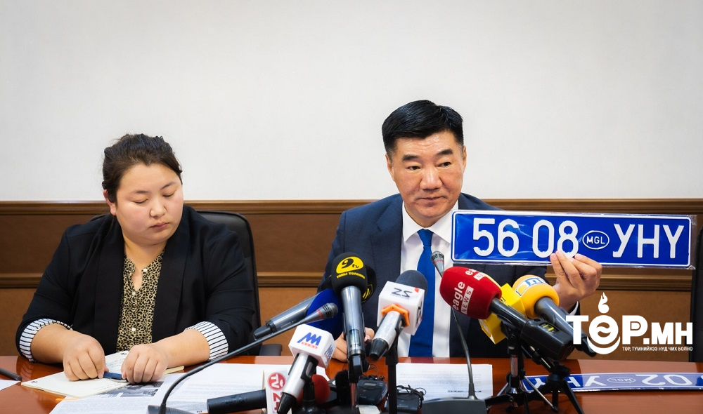 Төрийн болон орон нутгийн өмчийн 8000 автомашины улсын дугаарын өнгийг солино