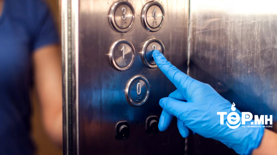 Цахилгаан шат гацаж, дотор нь байсан таван настай хүүг эсэн мэнд гарган авчээ