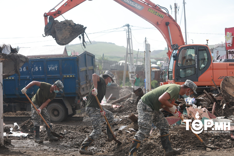Үерийн дараах лаг, хагшаасыг цэвэрлэх ажил үргэлжилж байна