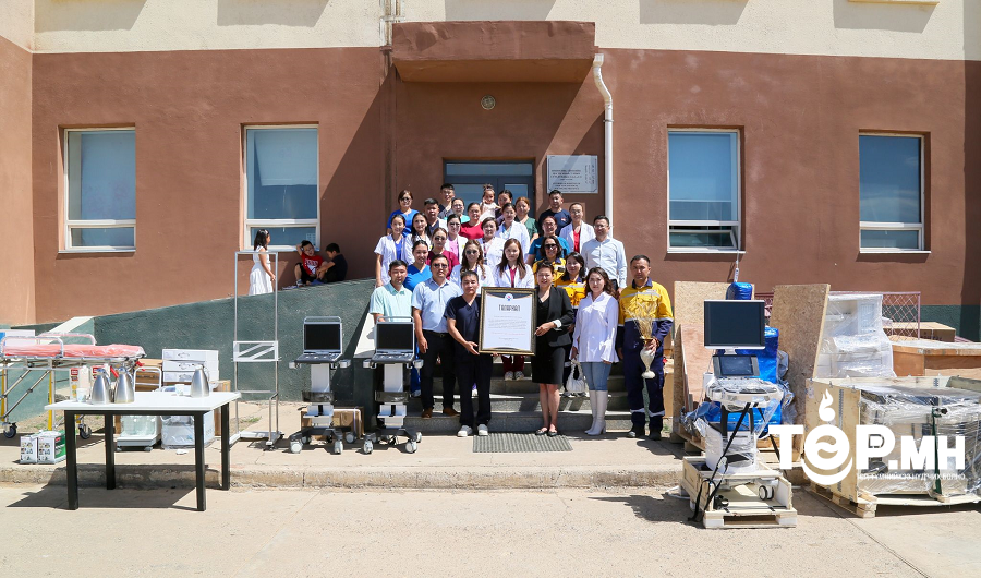 ЭТТ: Цогтцэций сумын эрүүл мэндийн төвд нэг тэрбум төгрөгийн эмнэлгийн тоног төхөөрөмж хүлээлгэж өглөө