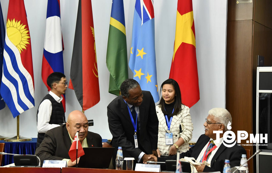 Ази, Номхон далайн орнуудын парламентчдын дэлхийн эрүүл мэндийн асуудлаарх VII чуулганы оролцогчид Төв аймагт ажиллаж байна