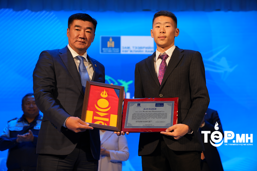 Бээжингийн зам, харилцааны их сургуульд тэтгэлгээр суралцах 42 оюутан батламжаа гардан авлаа