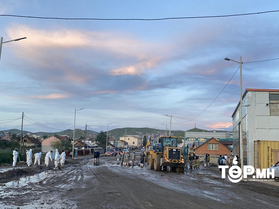 1003 тонн лаг шавар хог, шороог тээвэрлэж цэвэрлэлээ