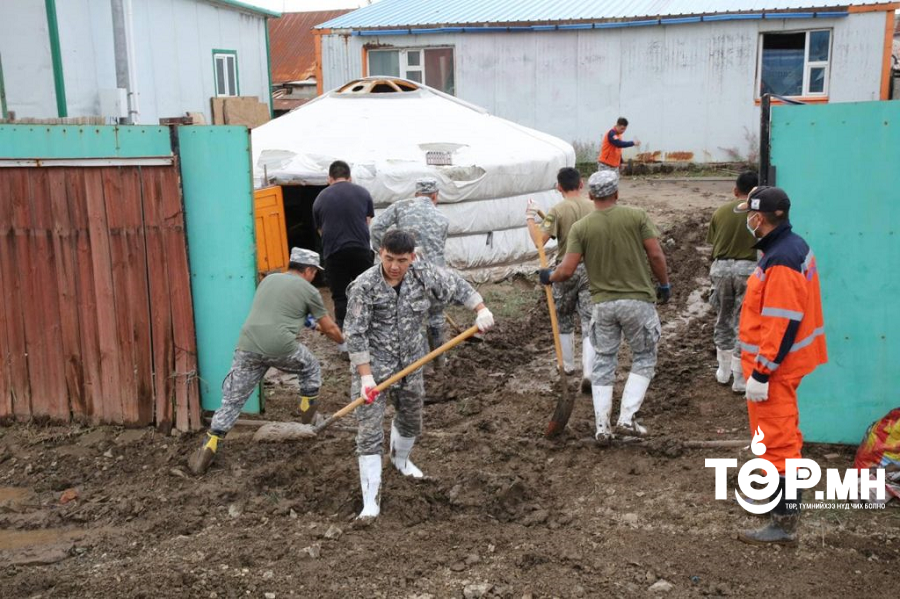 Үерийн улмаас үүссэн 3975 тн лаг шаврыг цэвэрлэж, 143,500м2 талбайд ариутгал халдваргүйтгэл хийлээ