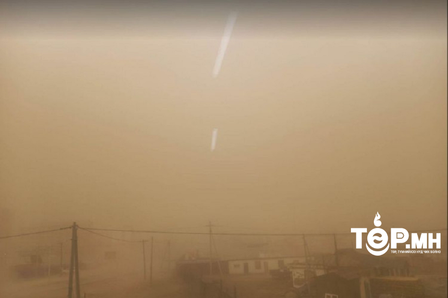 Хүчтэй шуурганы улмаас 24 айлын гэр нурж, нэг автомашины цонх хагарчээ