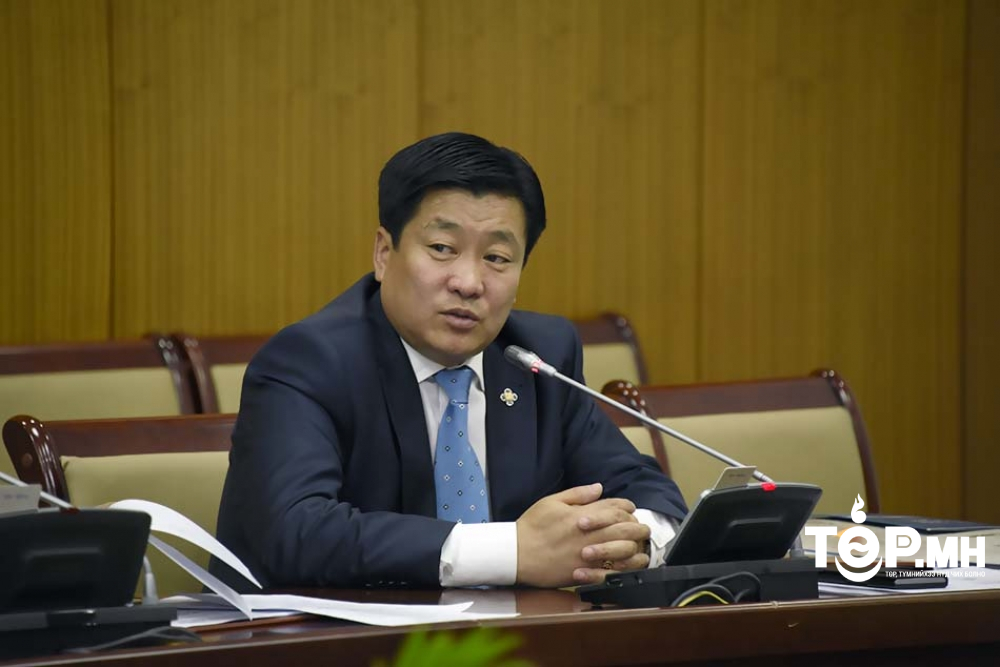 ЗТХ-ийн сайд асан Б.Энх-Амгалангийн "бусдад давуу байдал бий болгосон" гэх хэргийг прокурорт шилжүүллээ