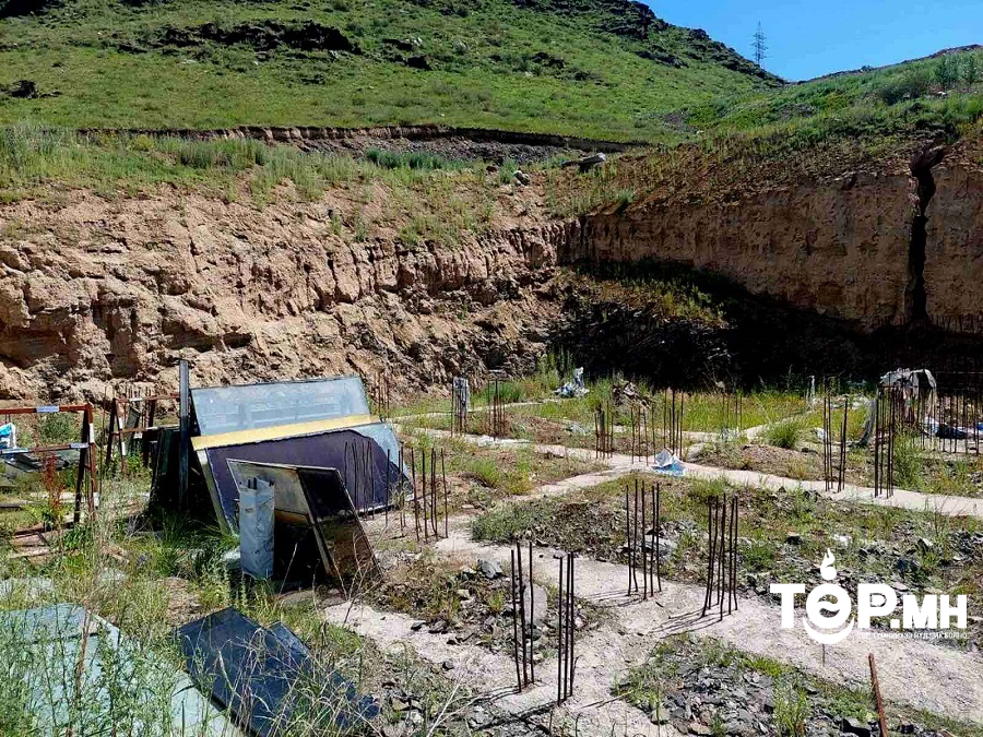 Барилгын суурь зөвшөөрөлгүй ухсан иргэн, аж ахуйн нэгжид мэдэгдэл хүргүүлэв