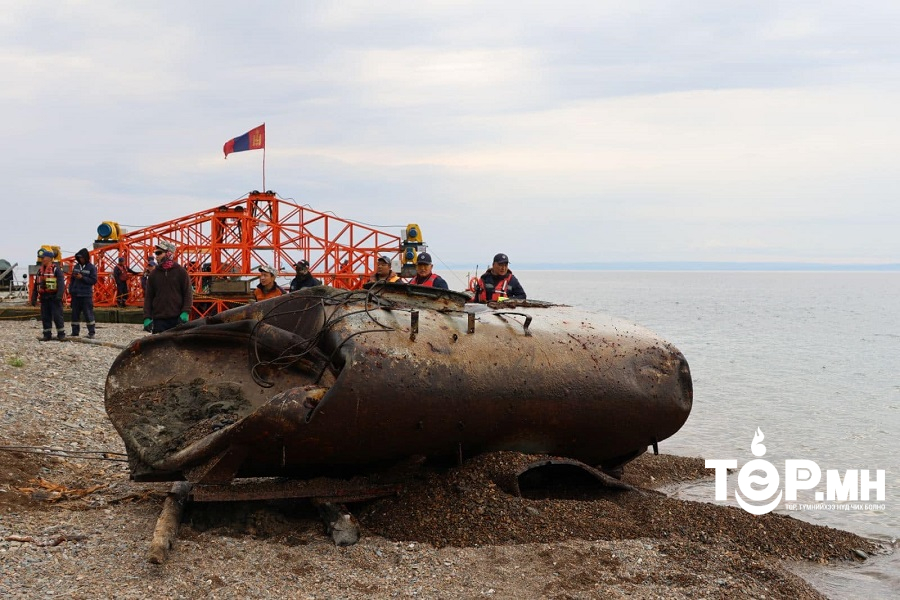 Хөвсгөл нуураас автомашины Ёмкость, чиргүүлийг гарган авч, бохирдлыг аюулгүй болголоо