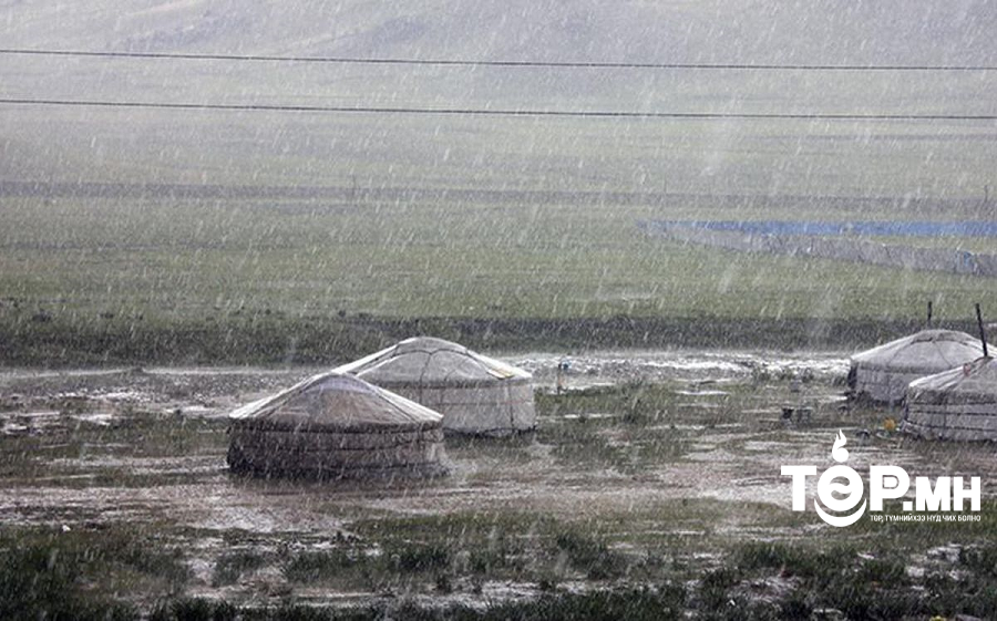 Үерийн усанд гэртэйгээ урсаж, нас баржээ