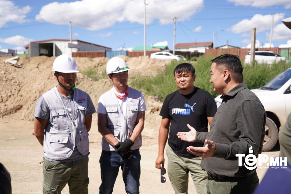 Түгжрэлийн сайдын "амралт" дуусаж, ажилдаа орсноо "ЗАРЛАВ"