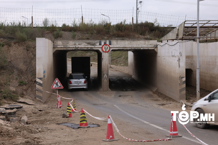 Тахилтын нүхэн гарцад 350 метр урттай ус зайлуулах шугам угсарч байна