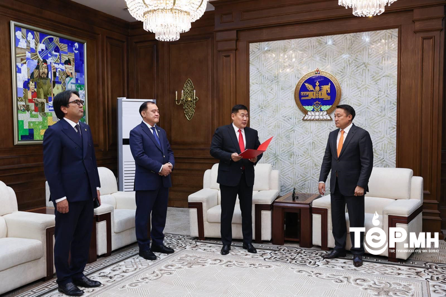 Засгийн газрын 2024-2028 оны үйл ажиллагааны хөтөлбөр, энэ оны төсвийн тодотголын төслийг УИХ-д өргөн мэдүүллээ