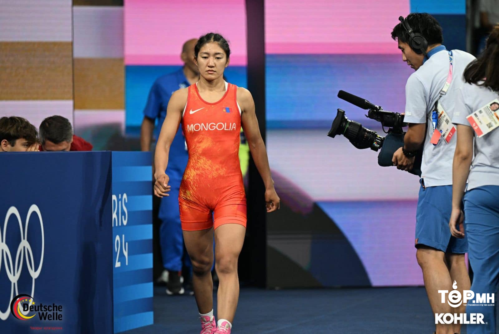 Б.Хулан дагах барилдаан хийнэ