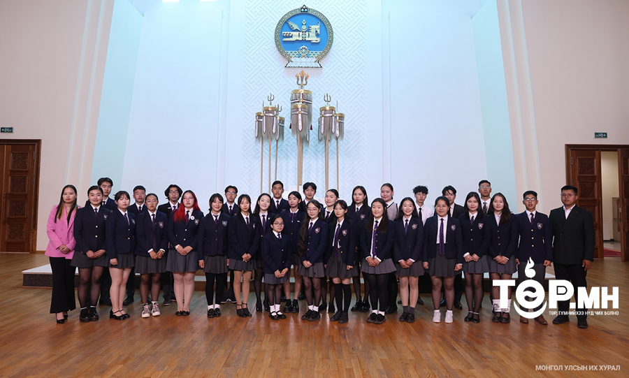 Сурагчдын өөрөө удирдах байгууллагын төлөөлөл “Парламентын боловсрол” хөтөлбөрт хамрагдаж, өсвөр насныханд тулгамдаж буй асуудлаар мэтгэлцлээ