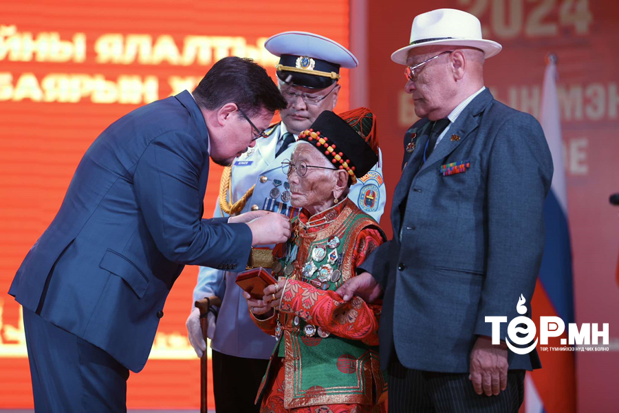 Халхын голын байлдааны ахмад дайчин Ц. Чимэдцэрэн Эрүүлийг хамгаалахын гавьяат ажилтан боллоо