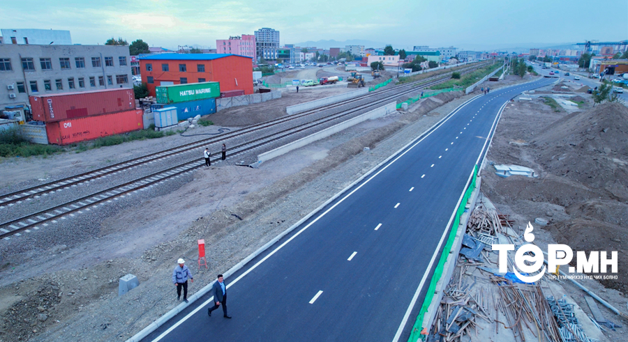 Таван шарын нүхэн гарцын авто авто замыг асфальтбетон хучилтын ажил үргэлжилж байна