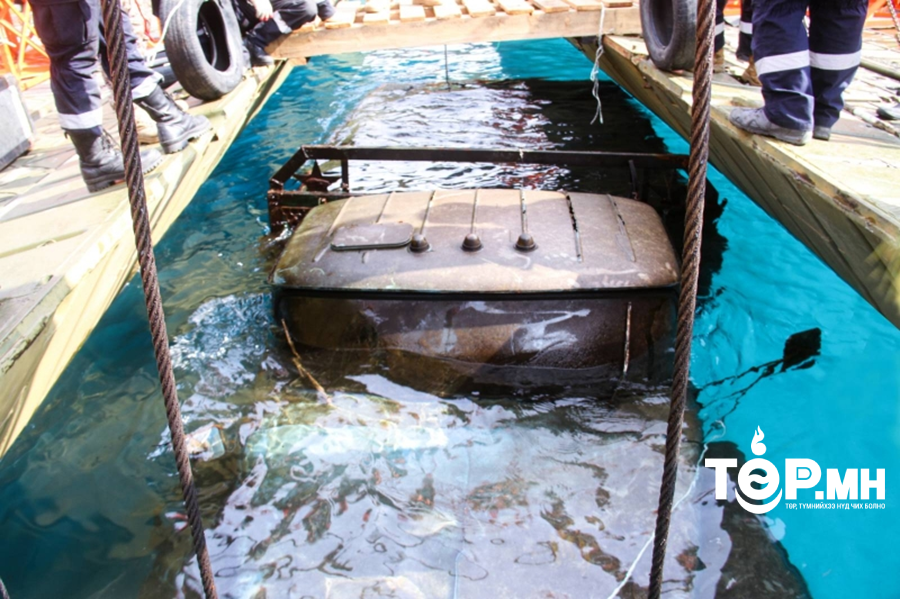 1989 онд хөвсгөл нуурт живсэн зил-130 загварын ачааны автомашиныг нийт 56 цаг ажиллаж татан гаргалаа