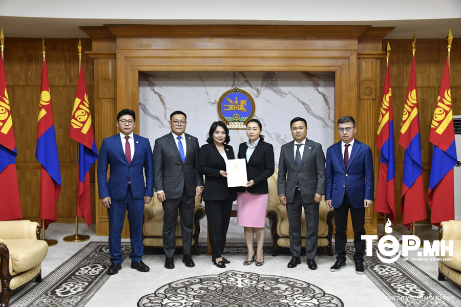 Монгол Улсын Их Хурлын чуулганы хуралдааны дэгийн тухай хуульд нэмэлт оруулах тухай хуулийн төслийг өргөн барив