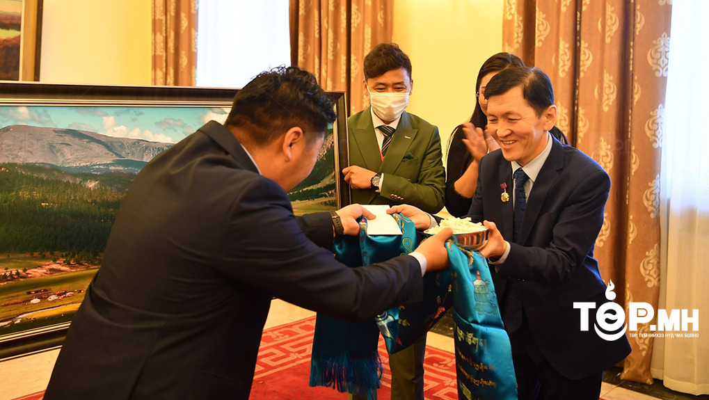 ФОТО:  МУСГЗ Ж.Алтангэрэлд парламентын сэтгүүлчид хүндэтгэл үзүүллээ