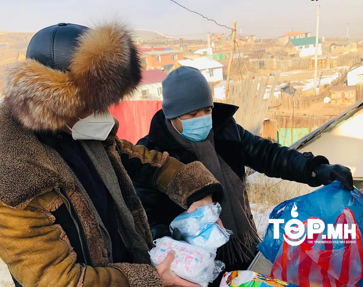 НЮАНС хамтлаг хүмүүнлэгийн үйлс хийлээ