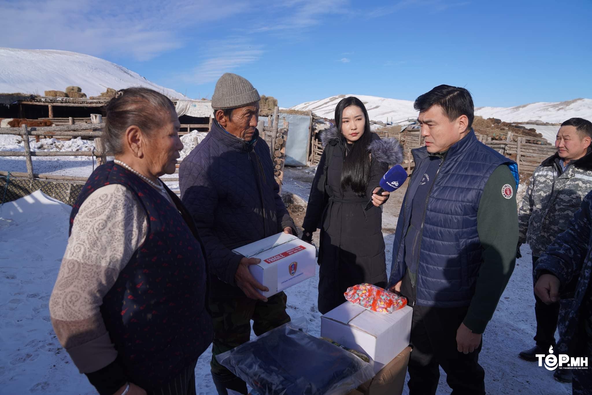 Шадар сайд С.Амарсайхан өвөлжилт хүндэрсэн аймаг, сумдад ажиллаж байна