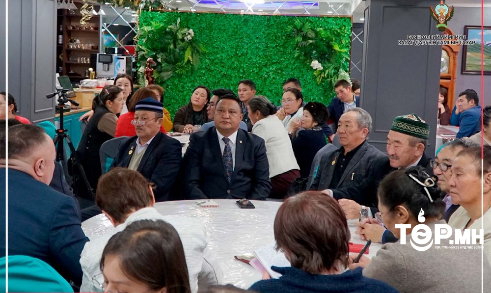 Ахмад, залуу багш нар чууллаа